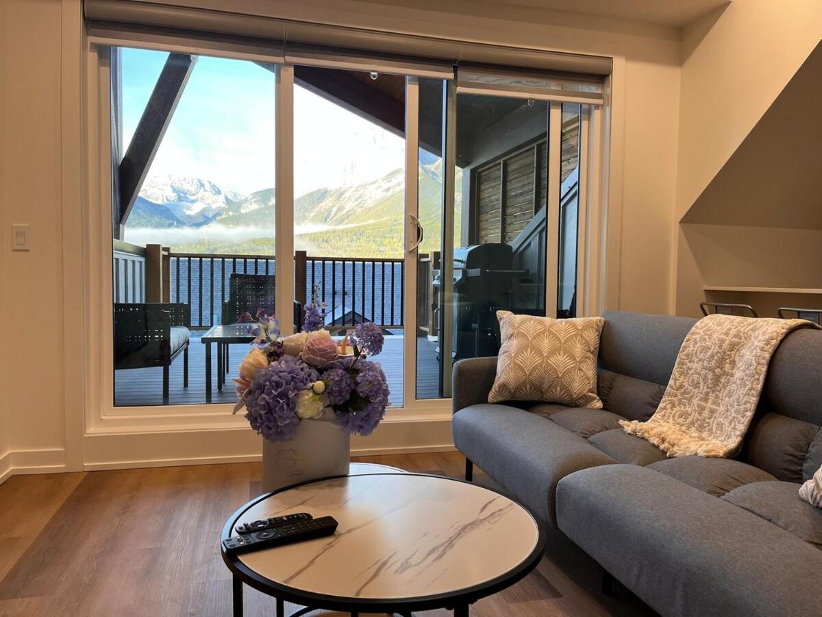 Fl 2br 2ba Hot Tubs Phenomenal Mountain Views * Canmore